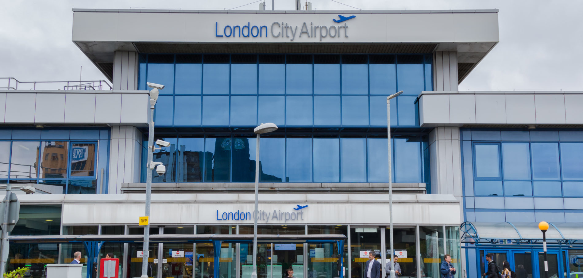 taxi from aylesbury to London city airport