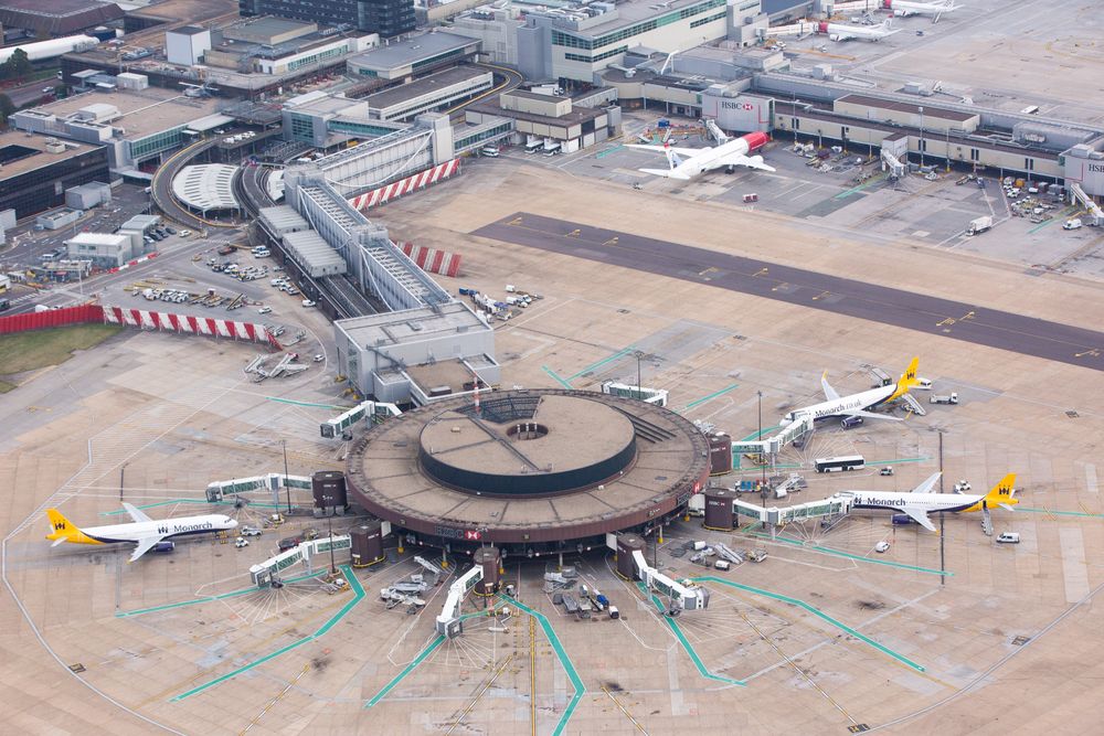 aylesbury to gatwick taxi